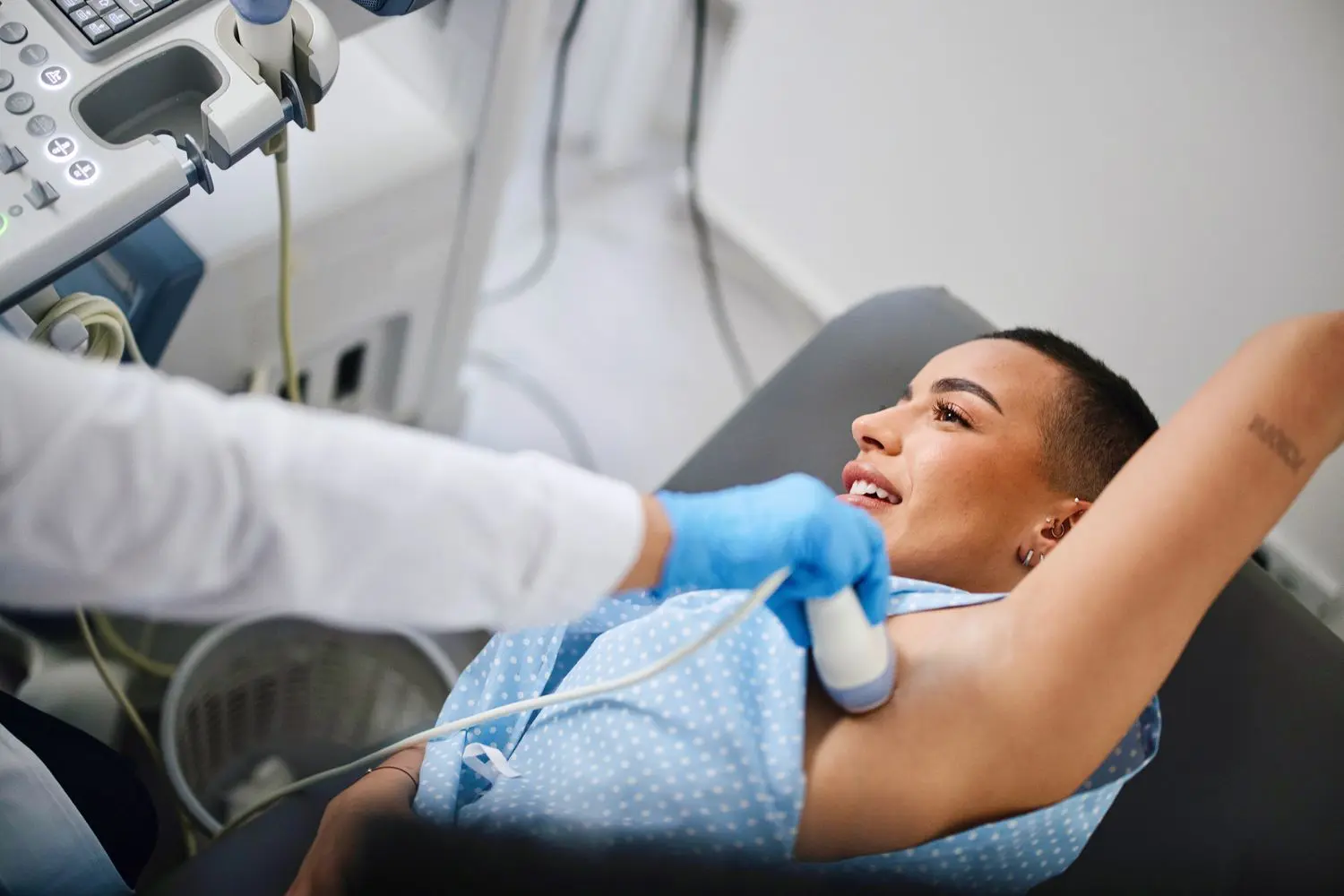 Breast ultrasound examination at Ultrazdravje clinic